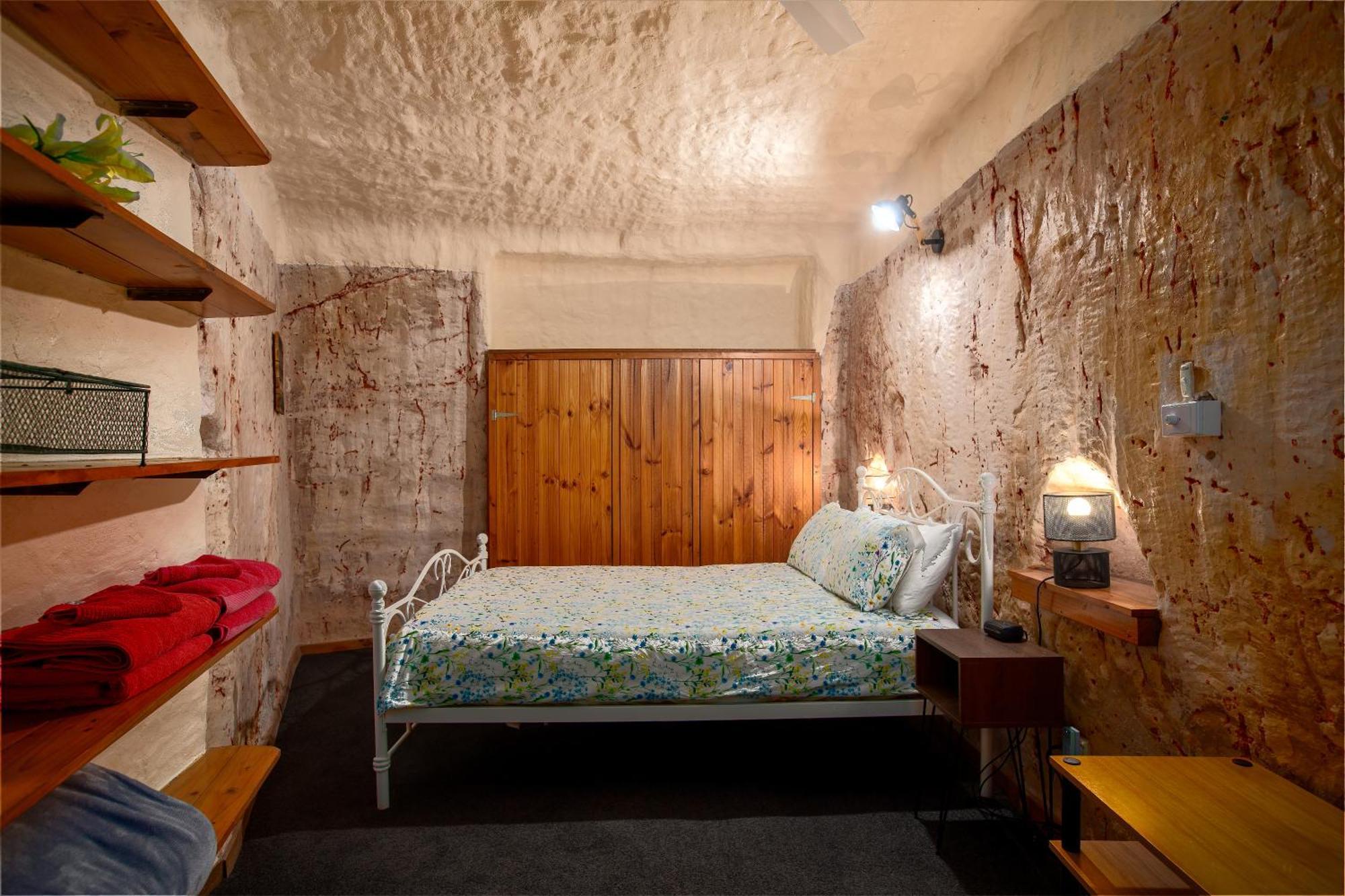 Hotel Di'S Dugouts Coober Pedy Zewnętrze zdjęcie