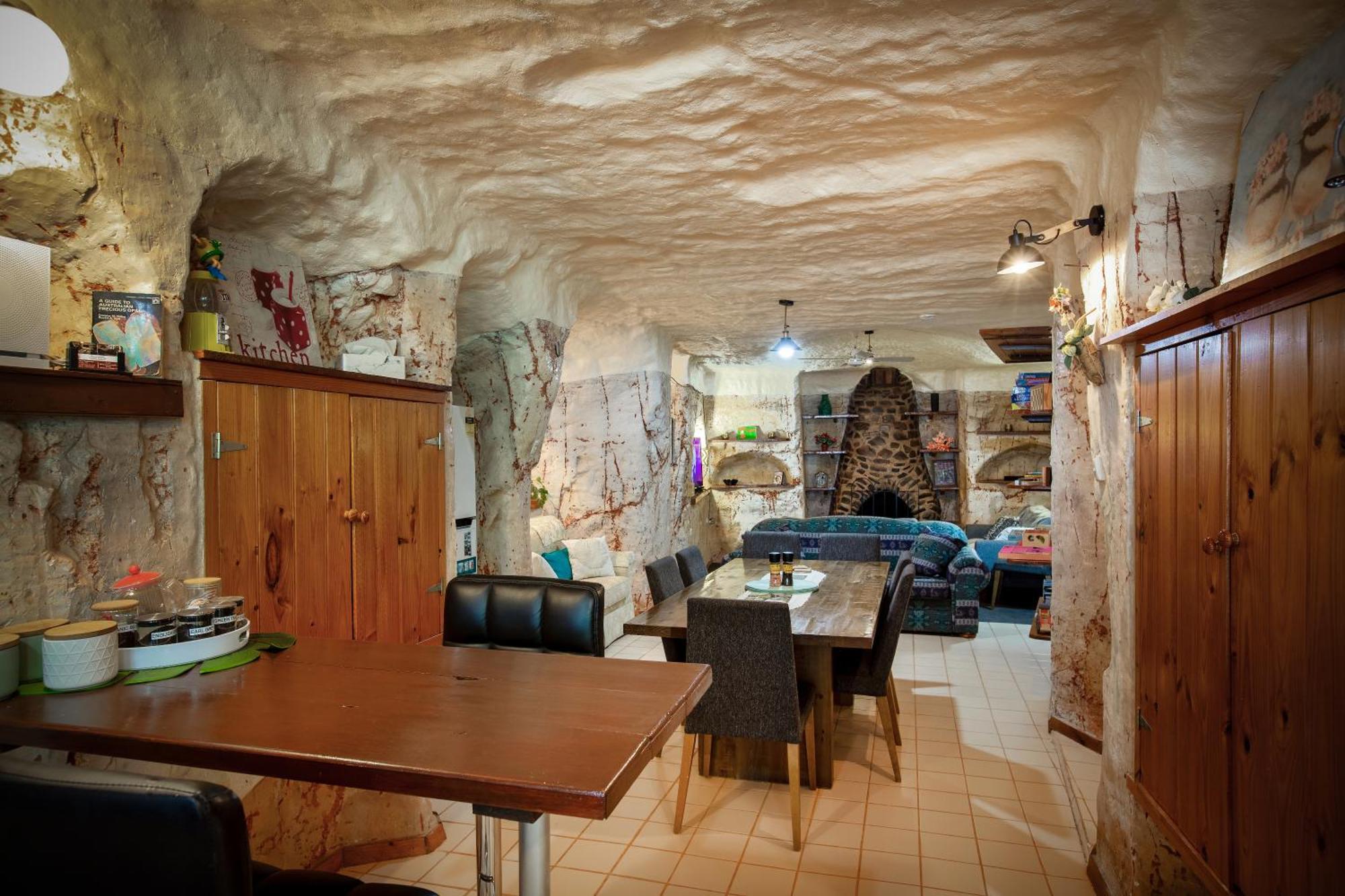 Hotel Di'S Dugouts Coober Pedy Zewnętrze zdjęcie