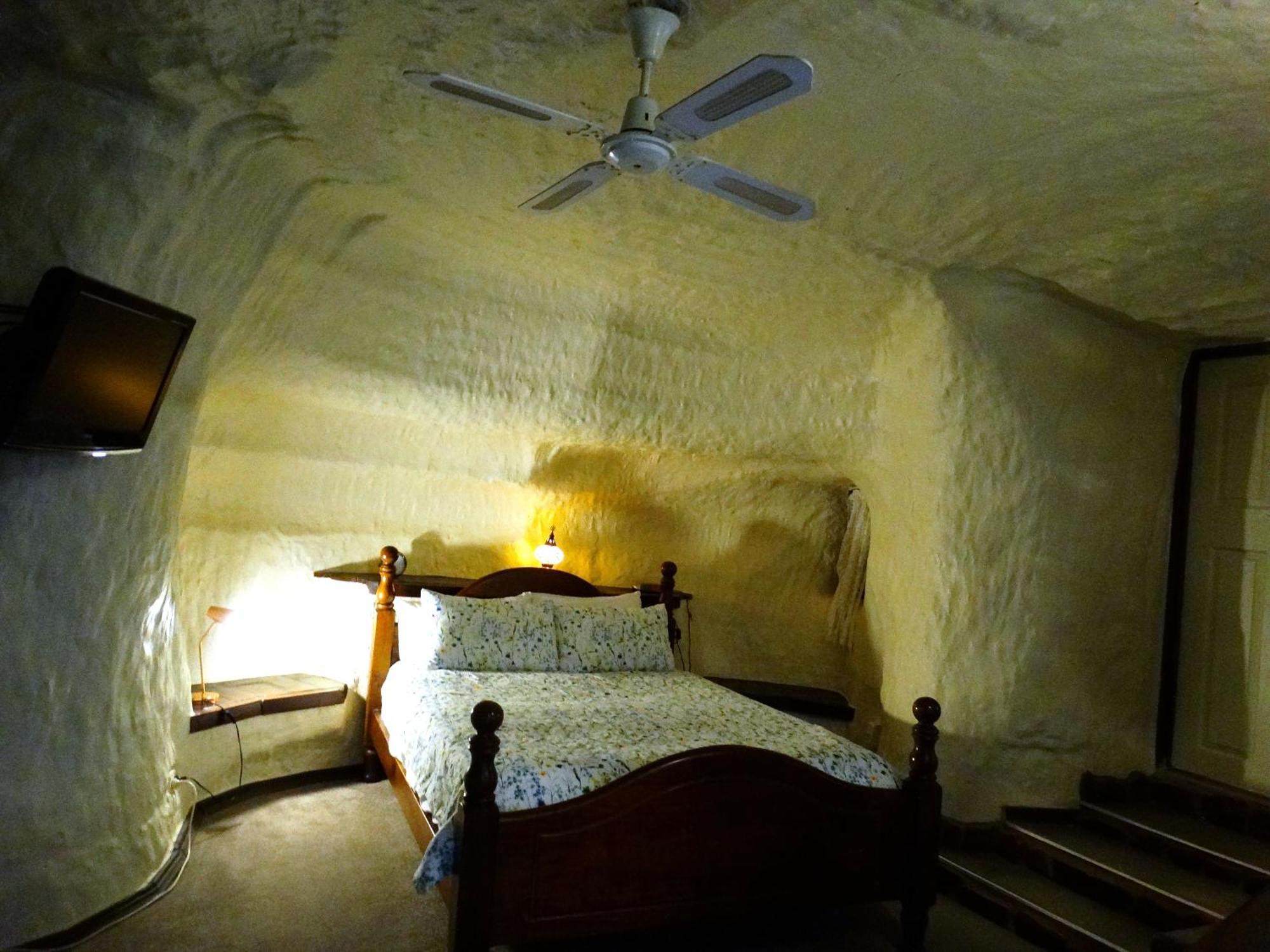 Hotel Di'S Dugouts Coober Pedy Zewnętrze zdjęcie