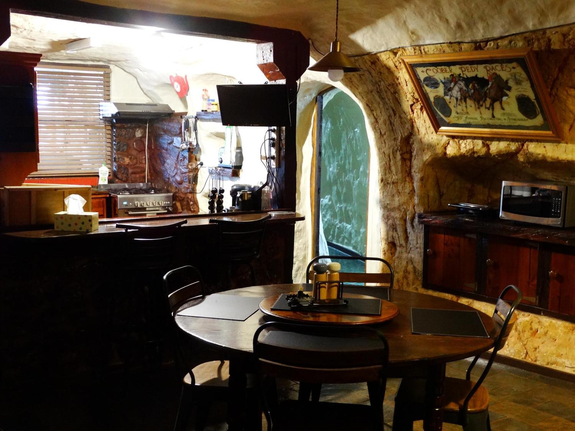 Hotel Di'S Dugouts Coober Pedy Zewnętrze zdjęcie