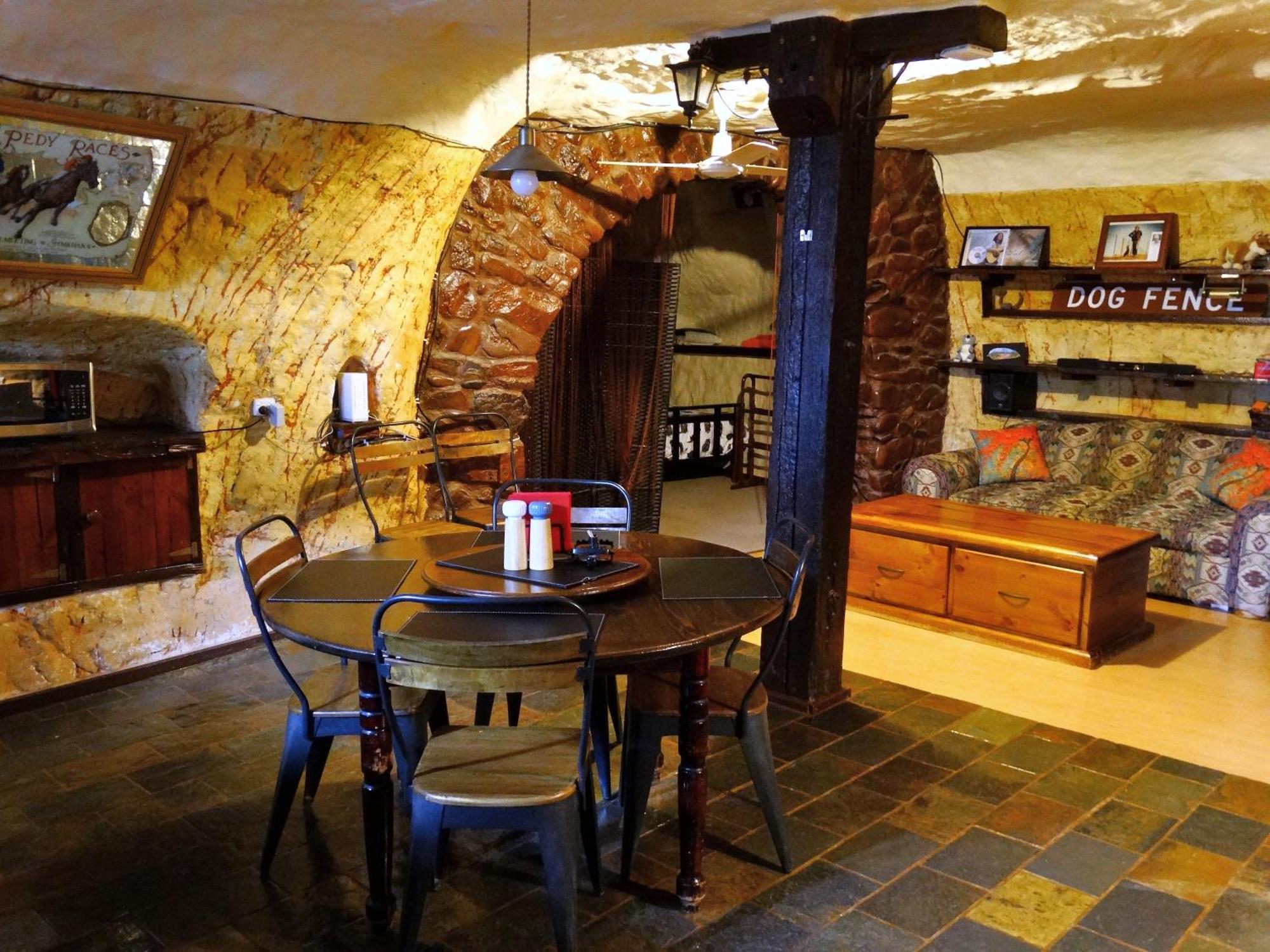 Hotel Di'S Dugouts Coober Pedy Zewnętrze zdjęcie
