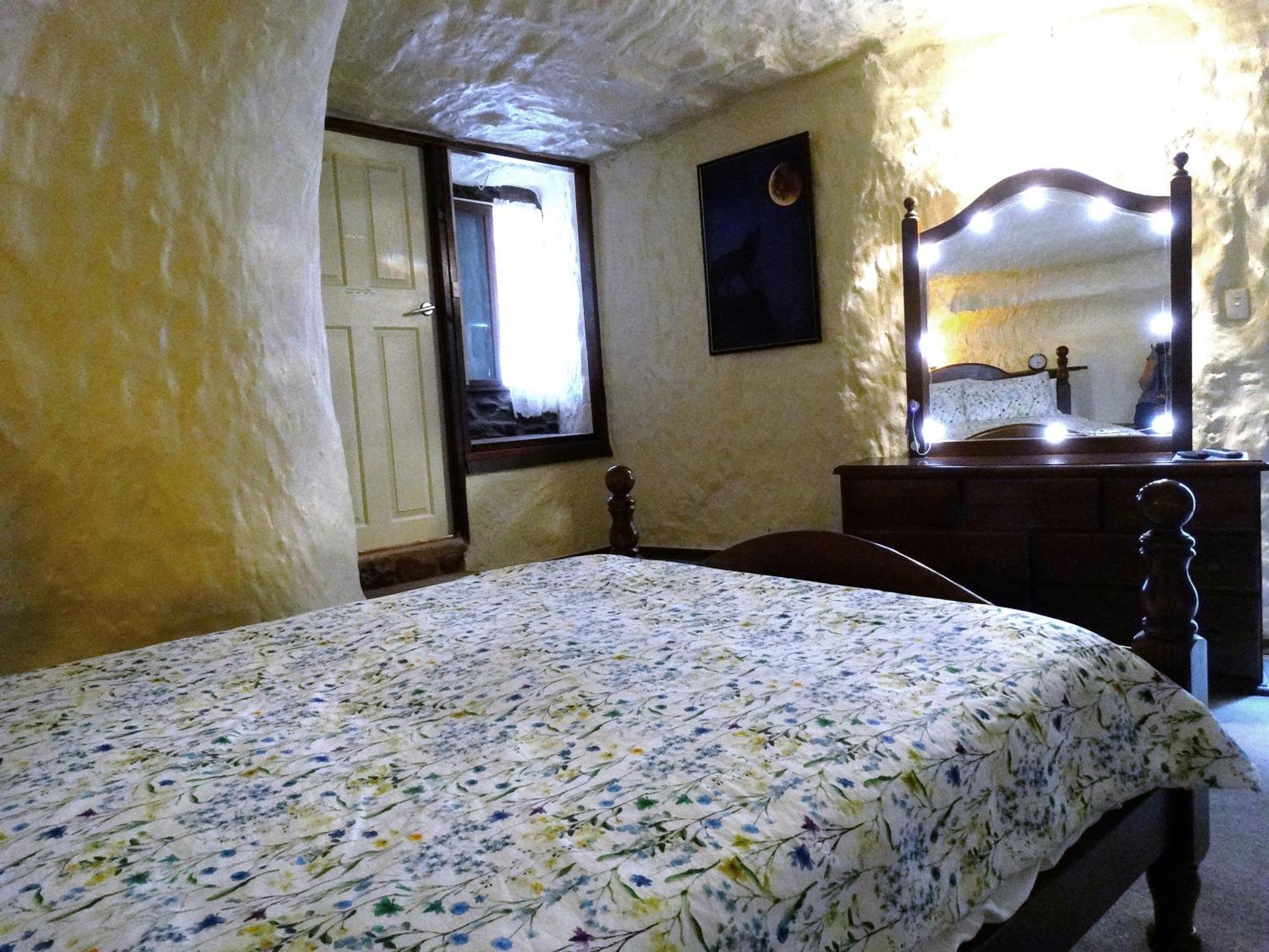 Hotel Di'S Dugouts Coober Pedy Zewnętrze zdjęcie