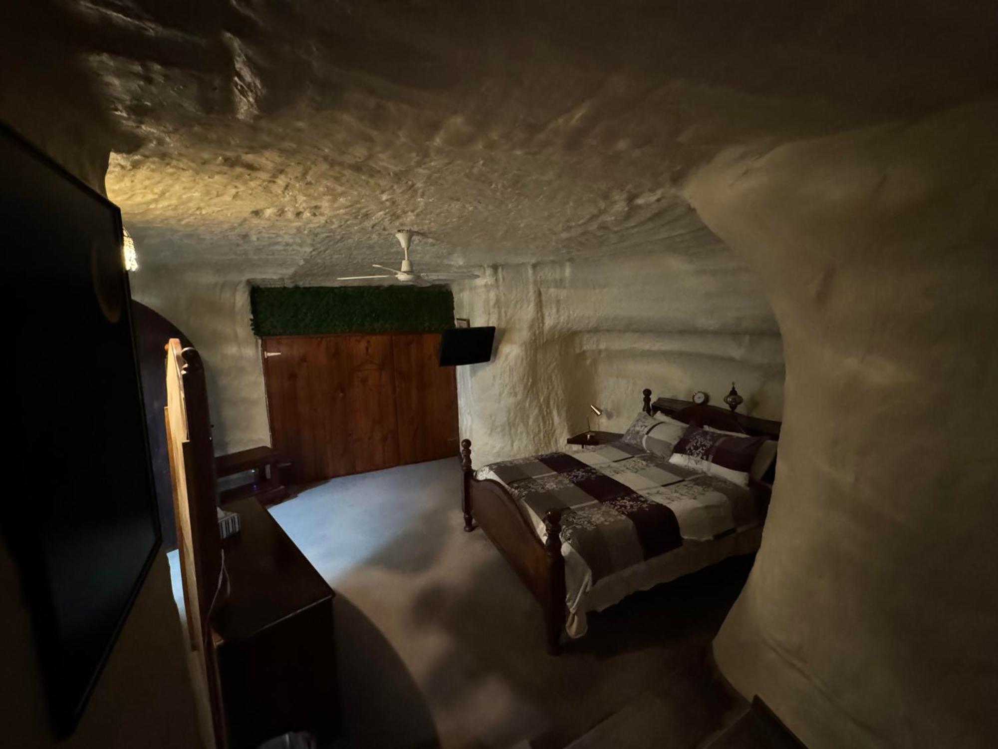 Hotel Di'S Dugouts Coober Pedy Zewnętrze zdjęcie