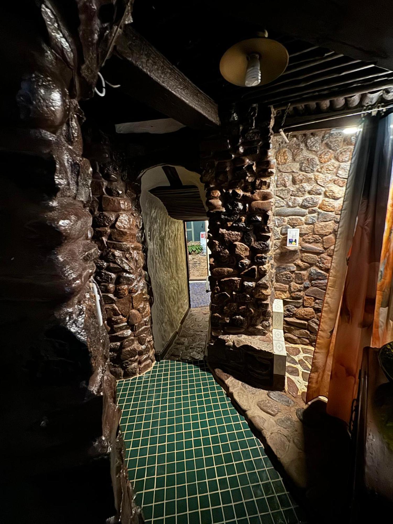 Hotel Di'S Dugouts Coober Pedy Zewnętrze zdjęcie