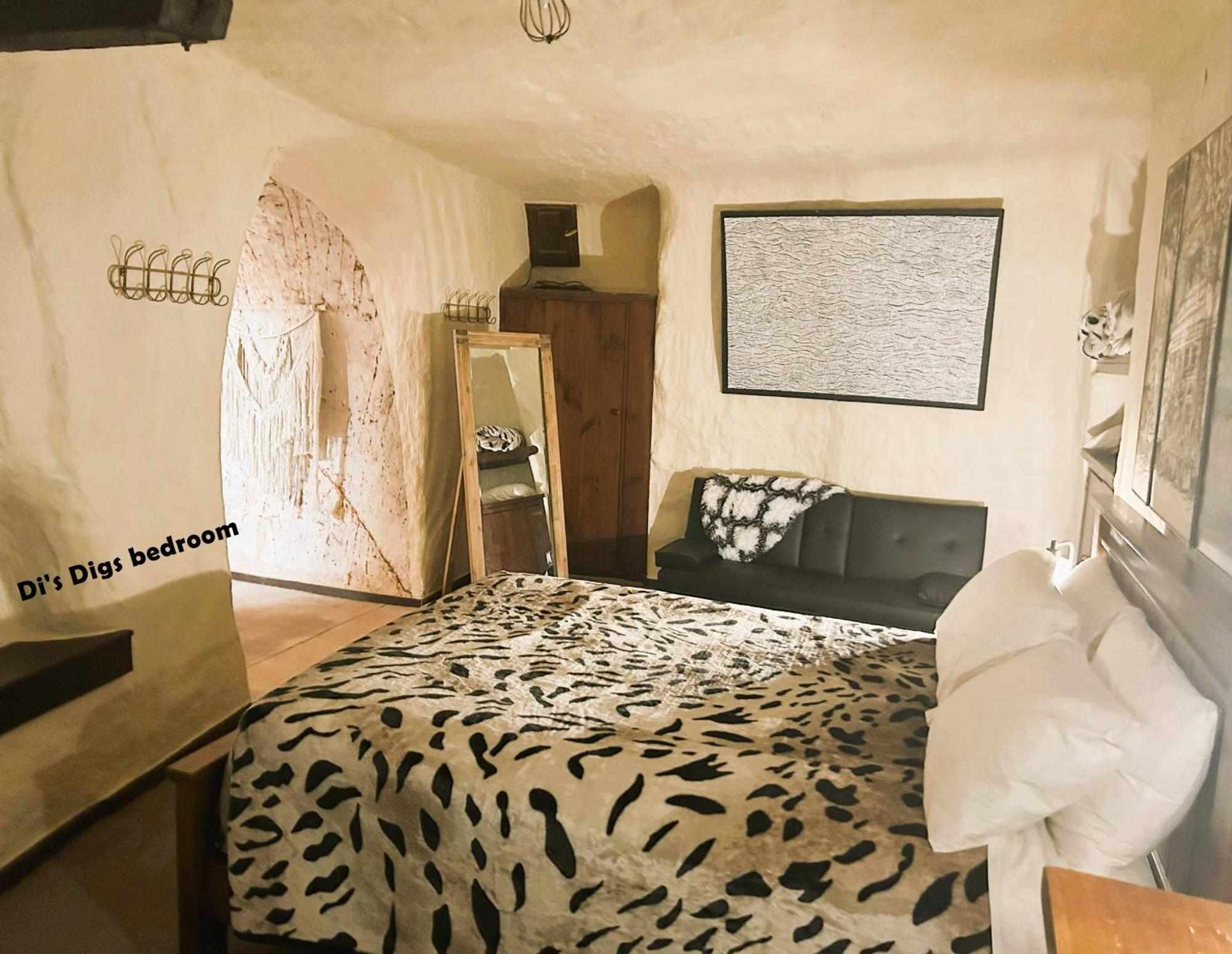 Hotel Di'S Dugouts Coober Pedy Zewnętrze zdjęcie